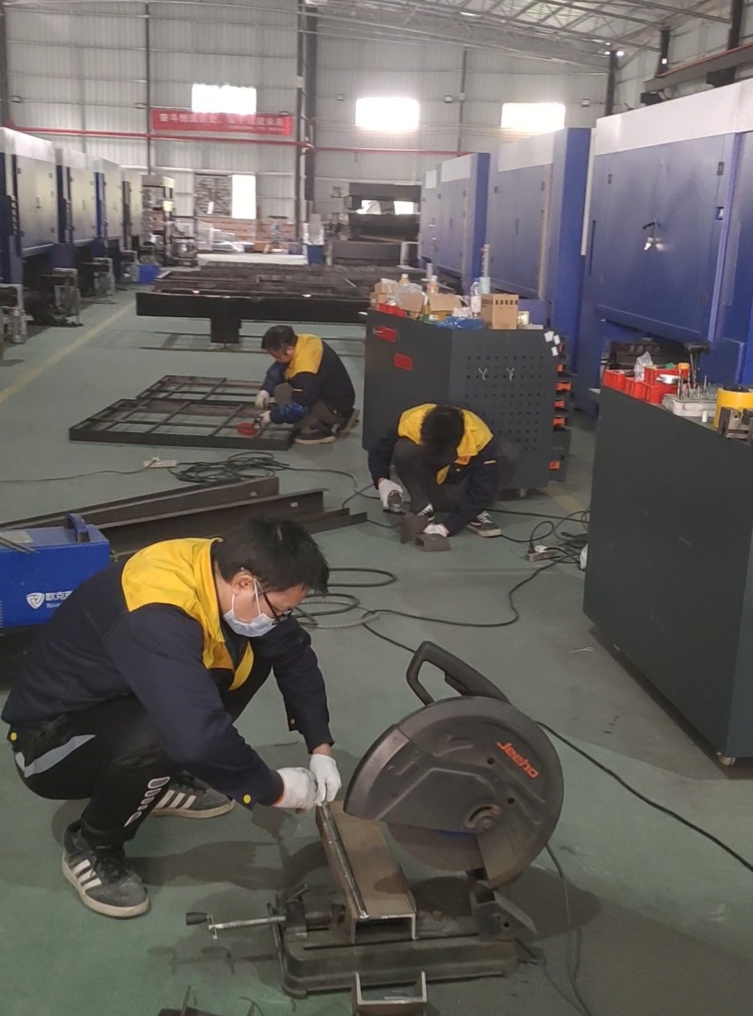 Laser machine assembly workshop